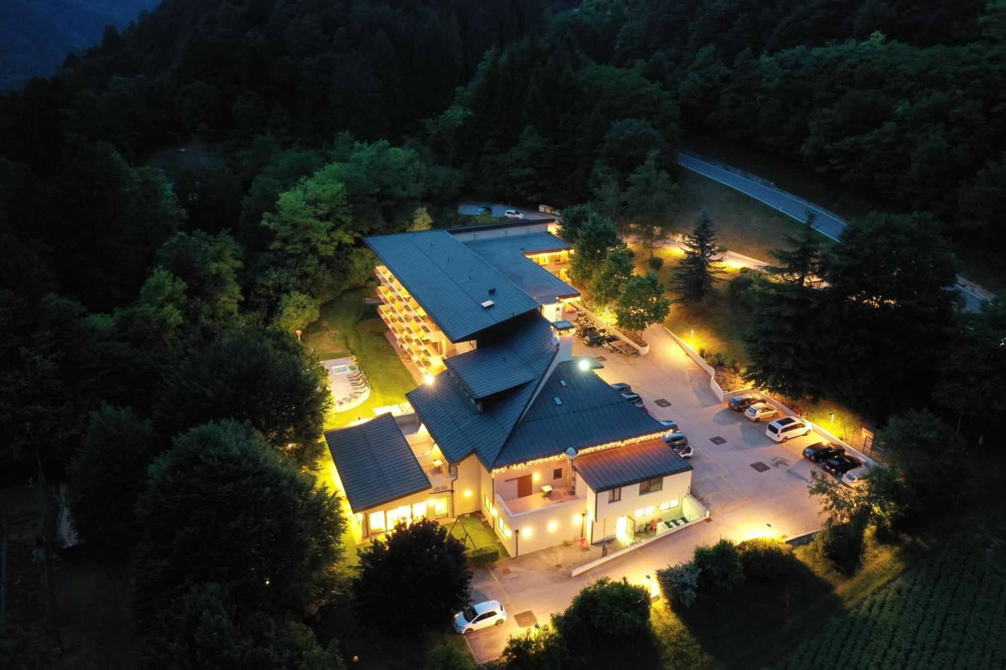 Vital Hotel Flora Comano Terme Zewnętrze zdjęcie