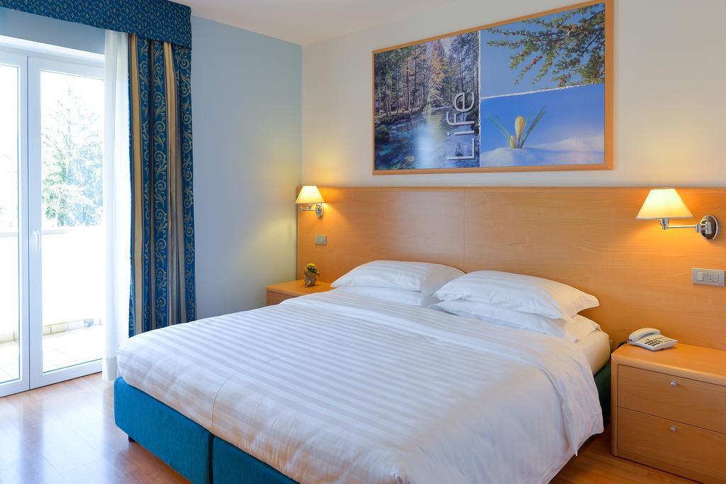 Vital Hotel Flora Comano Terme Zewnętrze zdjęcie