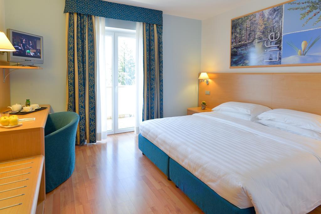 Vital Hotel Flora Comano Terme Zewnętrze zdjęcie