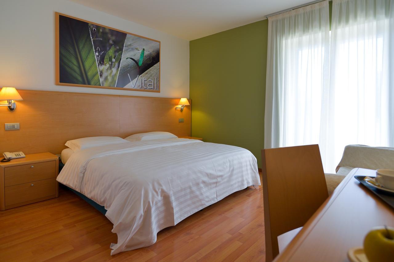 Vital Hotel Flora Comano Terme Zewnętrze zdjęcie